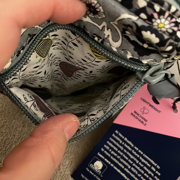 RFID Small Convertible Crossbody NWT - Picture 10 of 10